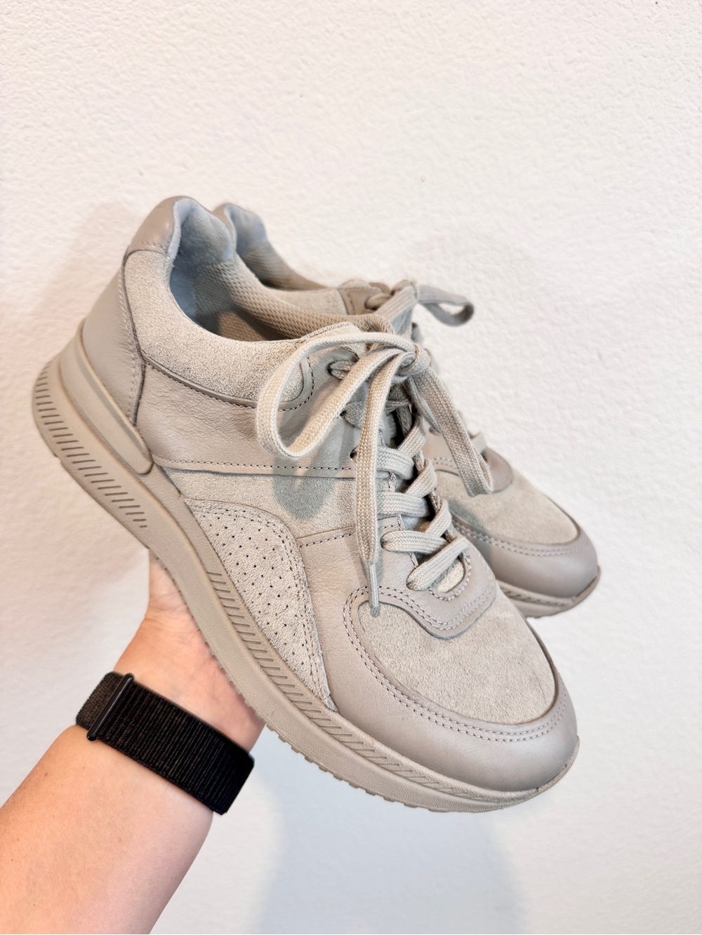 Everlane Tread The Trainer Sneakers Womens 8 Gray Suede Leather Minimalist J56